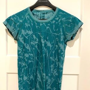 Lululemon bundle- 3 T-shirt/1 tank